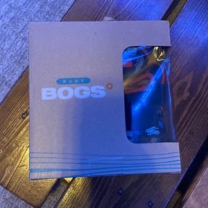 baby bogs size 5 with trucks on them